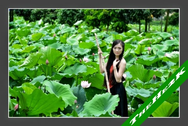 Girl xinh với áo yếm mỏng manh khoe làng da trắng xinh