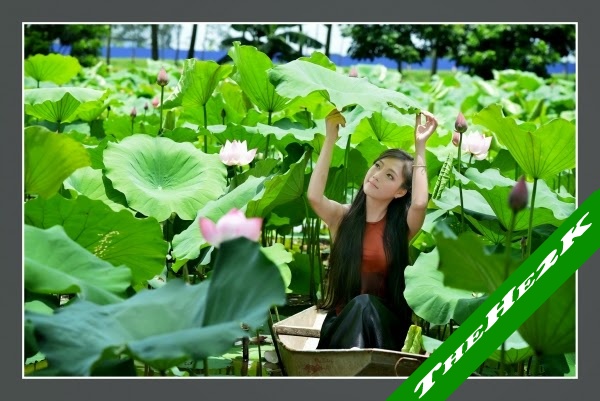 Girl xinh với áo yếm mỏng manh khoe làng da trắng xinh