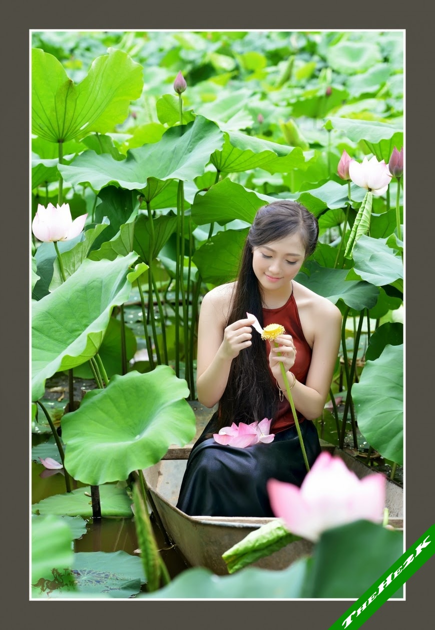 Girl xinh với áo yếm mỏng manh khoe làng da trắng xinh
