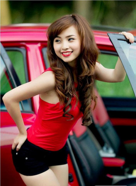 Cận cảnh vẻ nóng bỏng của hot girl bị gạ bán trinh giá 270 triệu