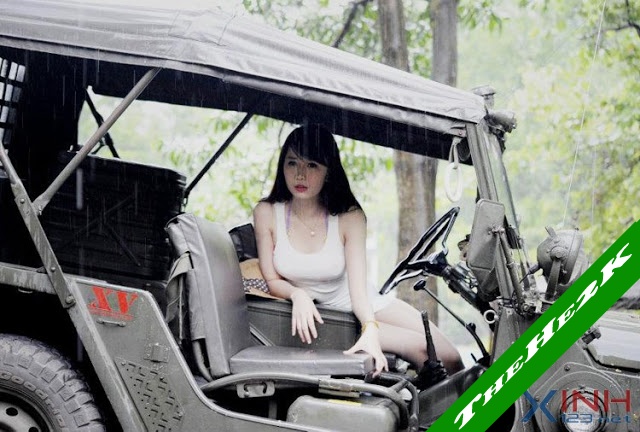 Hotgirl Nu Phạm quá "nóng" bên Jeep