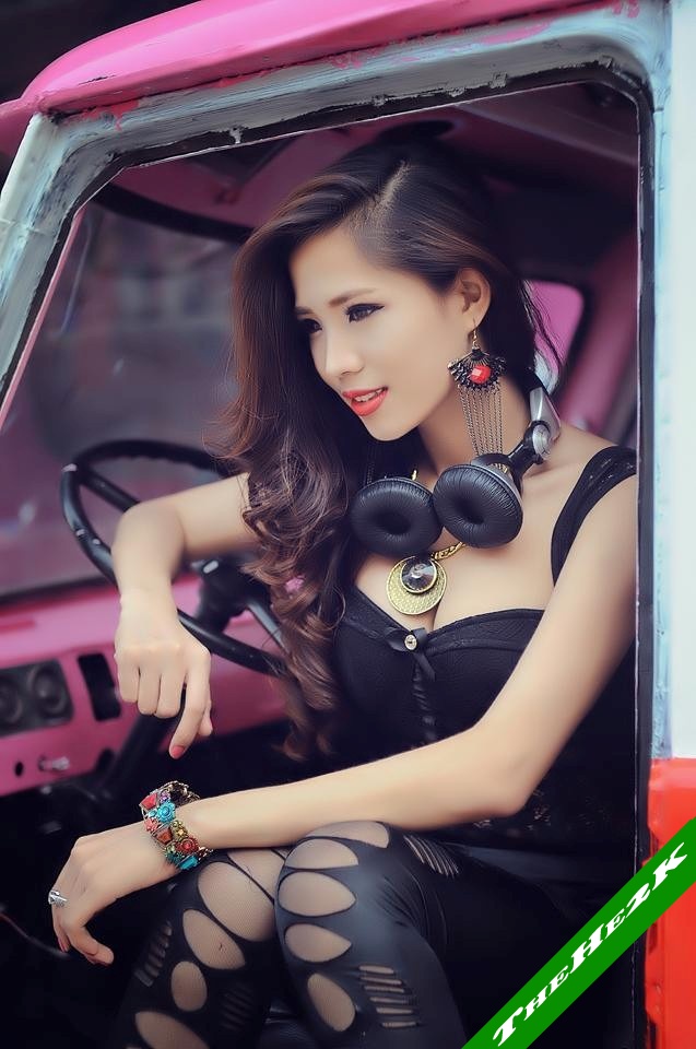 Ngắm nữ DJ 9x Thủy Tiên xinh đẹp nóng bỏng